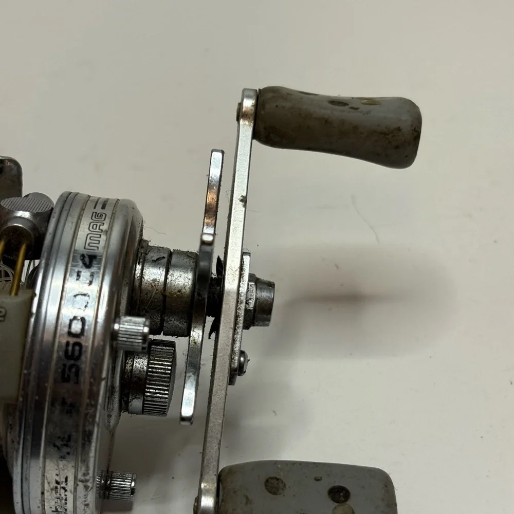 Abu Garcia Silver Fishing Reel - Picture 5 of 8